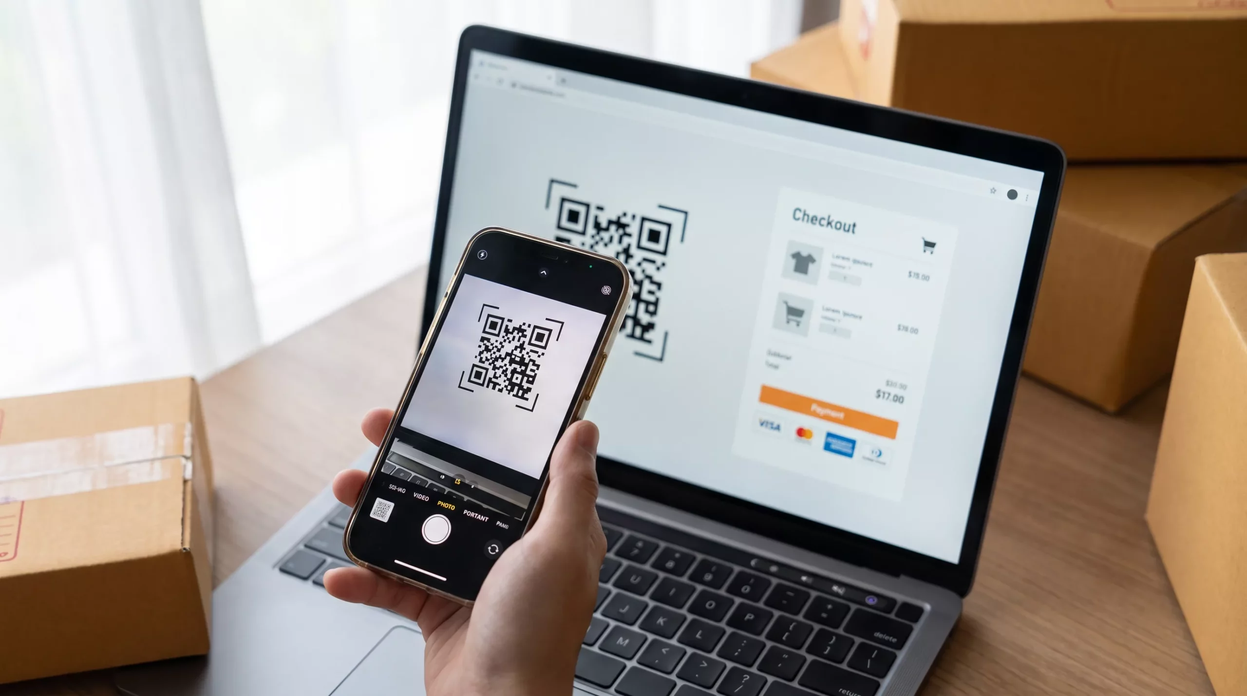 Оплата QR на маркетплейсах через смартфон в интернет-магазине Казахстана